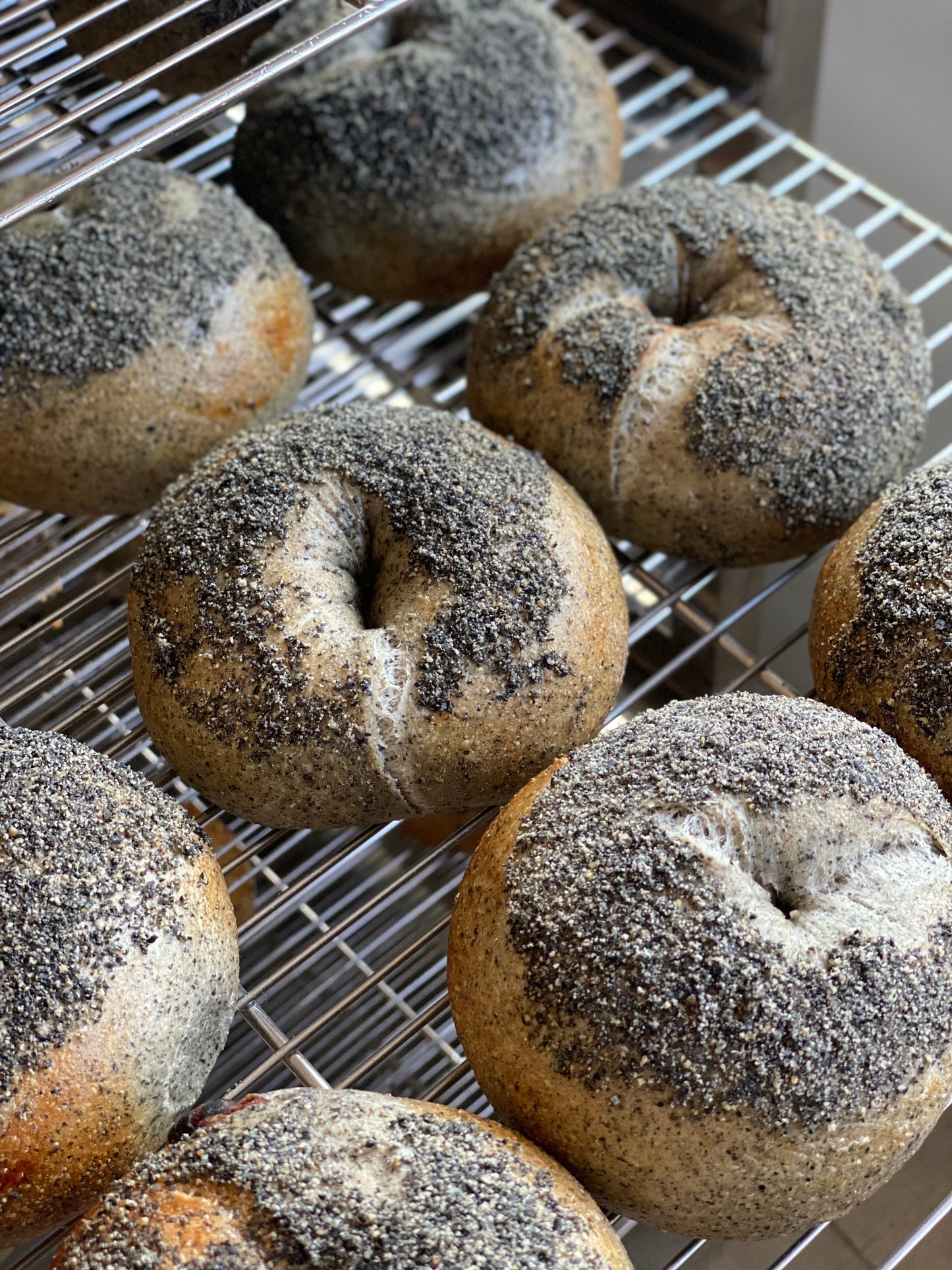 NEW🌟黑芝麻抹茶奶酥 Black Sesame & Matcha Crumble Bagel